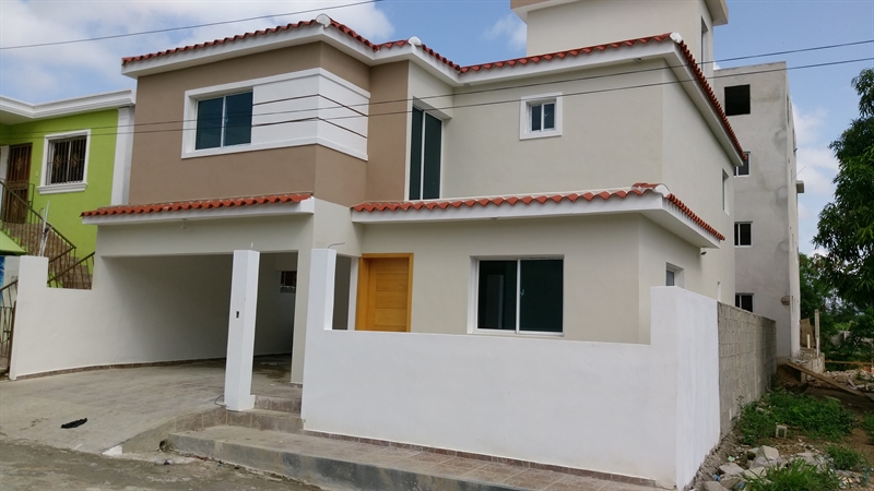 Casa con patio.-86680 | clasificados.com.do