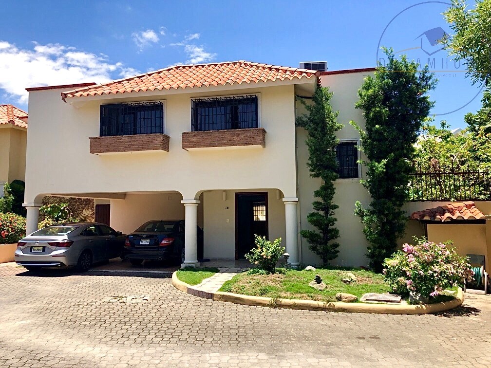 Vendo Casa en Las Praderas , Santo Domingo, ID 278983462